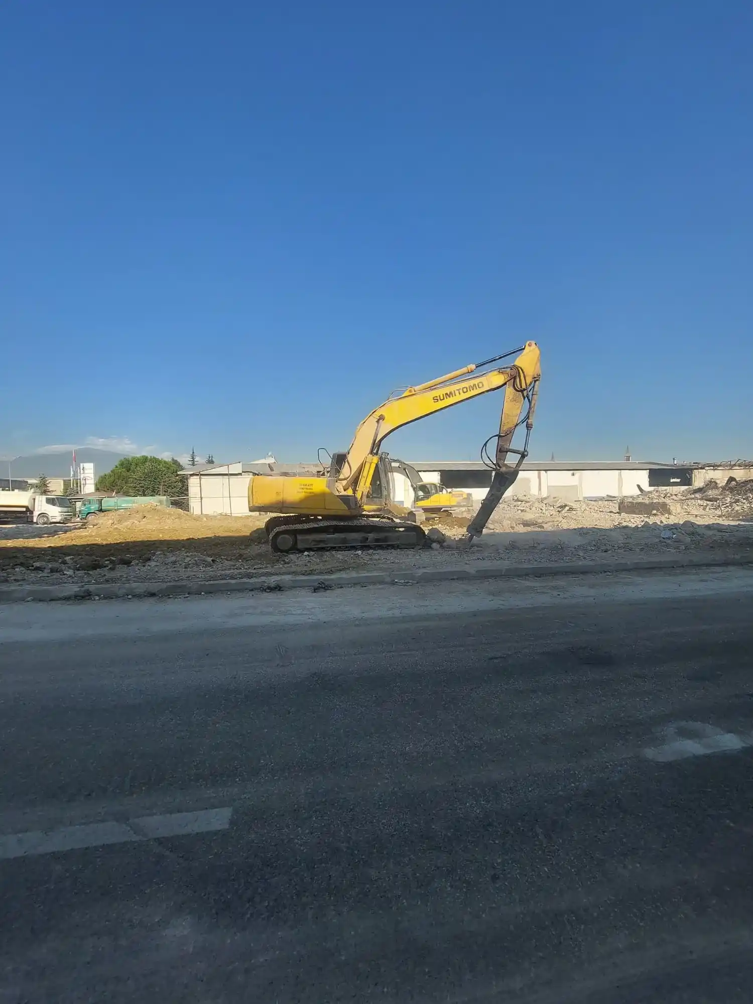 Ardasan saha görseli 12 — fabrika yıkımı, hurda ve hafriyat çalışması