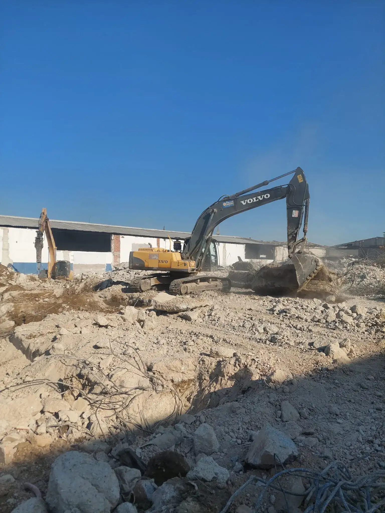 Manisa sahasında Ardasan yıkım, söküm ve hurda çalışması